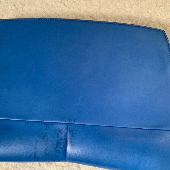 Sky blue leather Narciso Rodriguez clutch with contrasting sea foam green - Picture 3 of 5